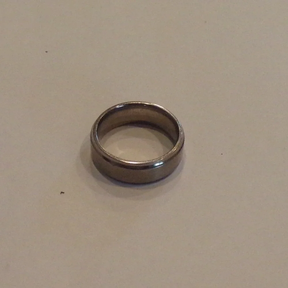 Unbranded Band Ring Mens Size 10 Titanium with Accent Stone Size 10